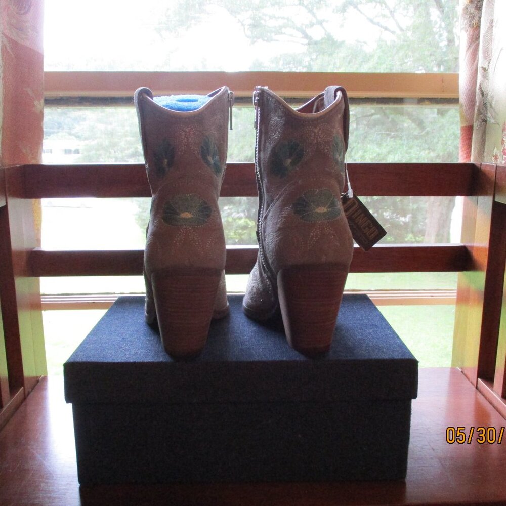 TOOTSIE Cowgirl Boots - Picture 12 of 13